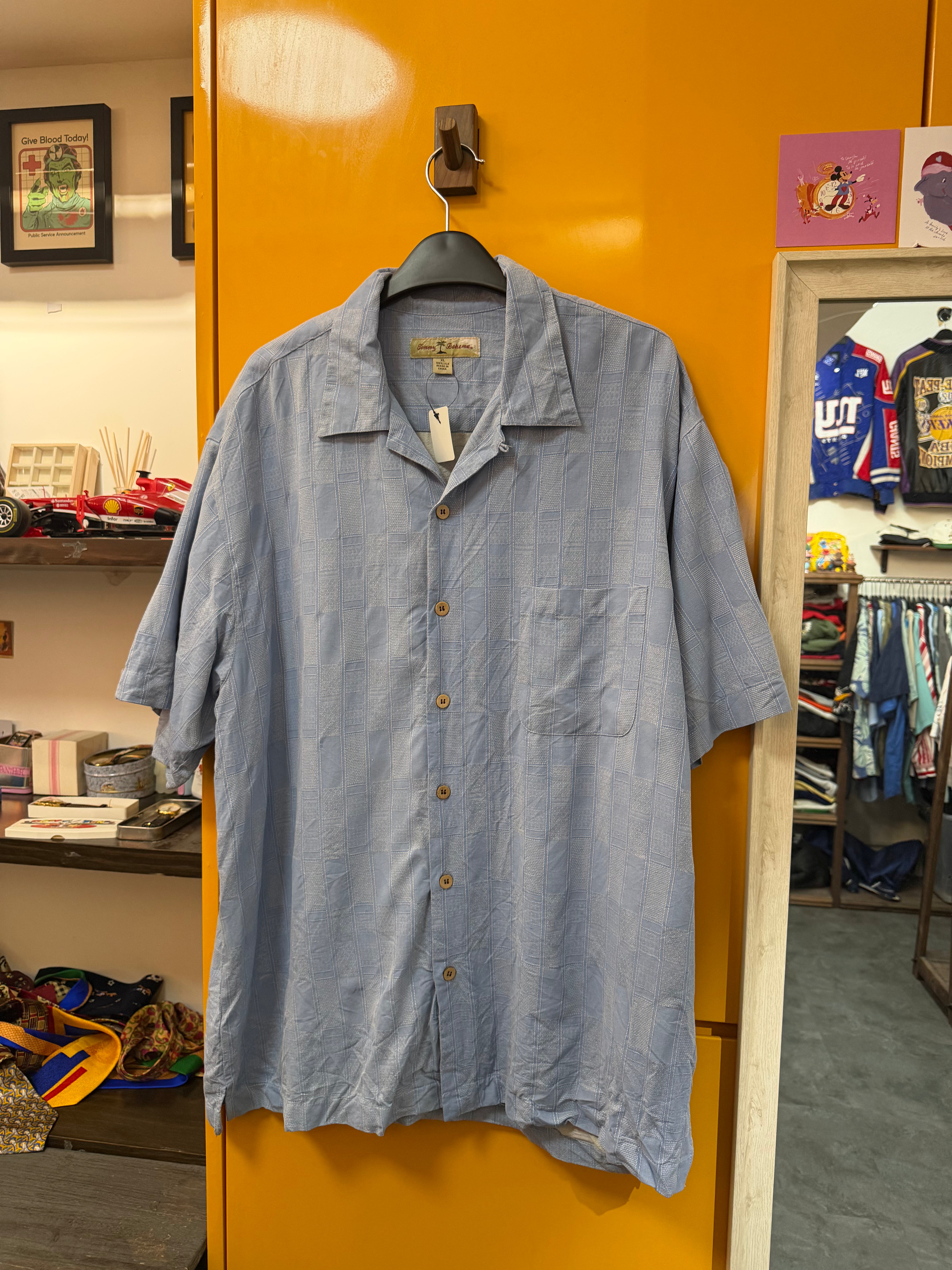 TOMMY BAHAMA SHIRT - XL