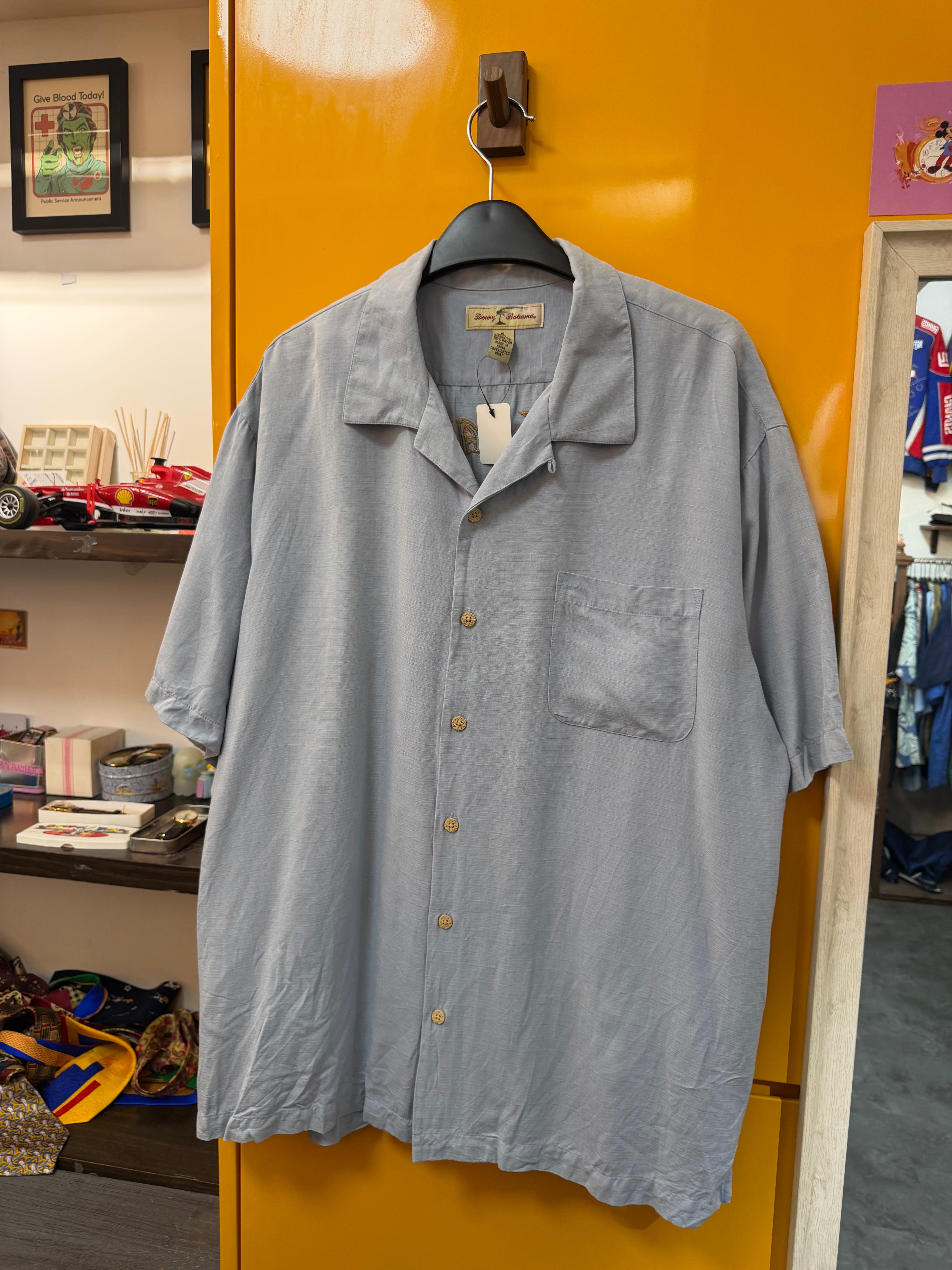 TOMMY BAHAMA SHIRT - XL