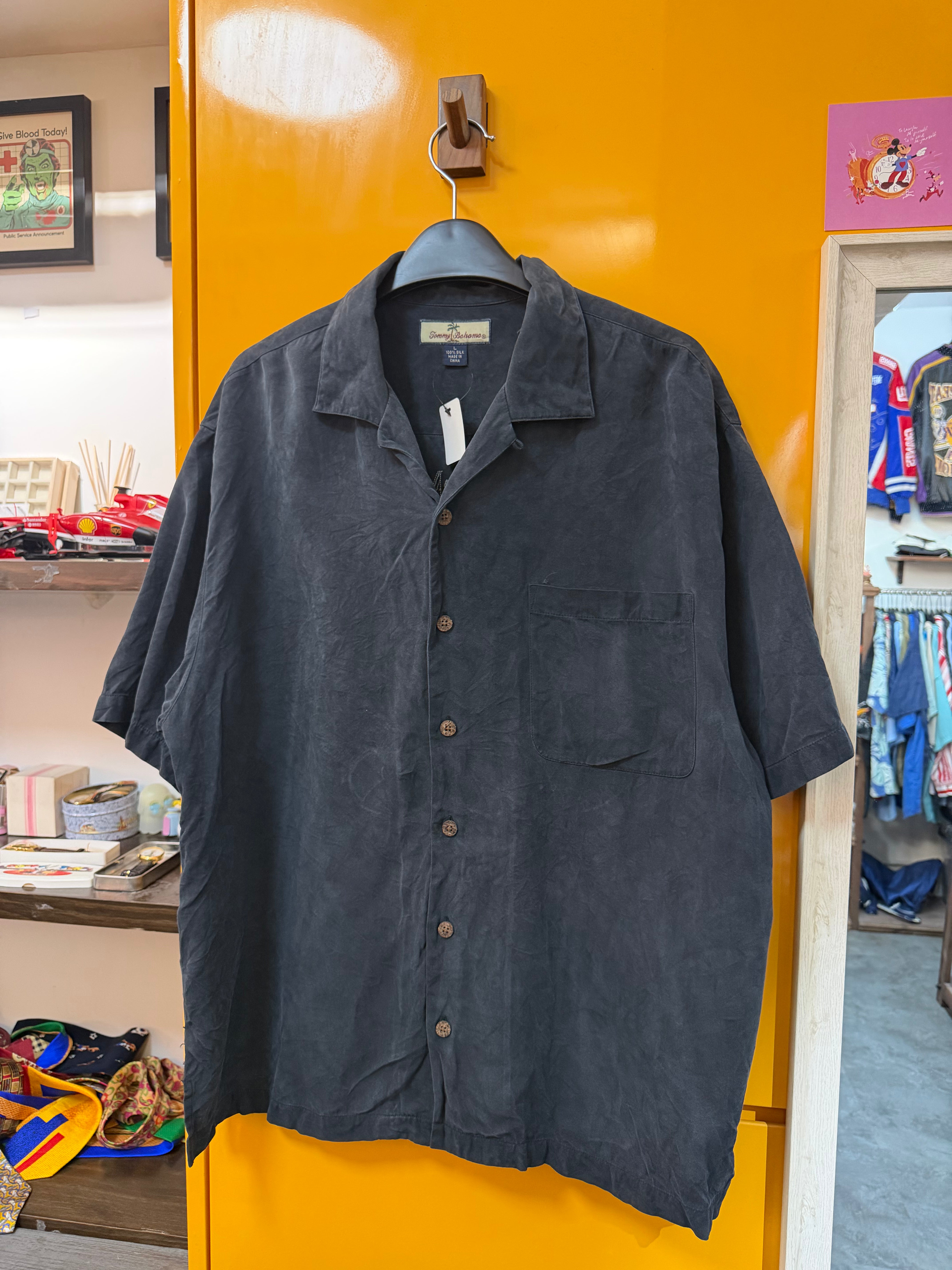 TOMMY BAHAMA SHIRT - L