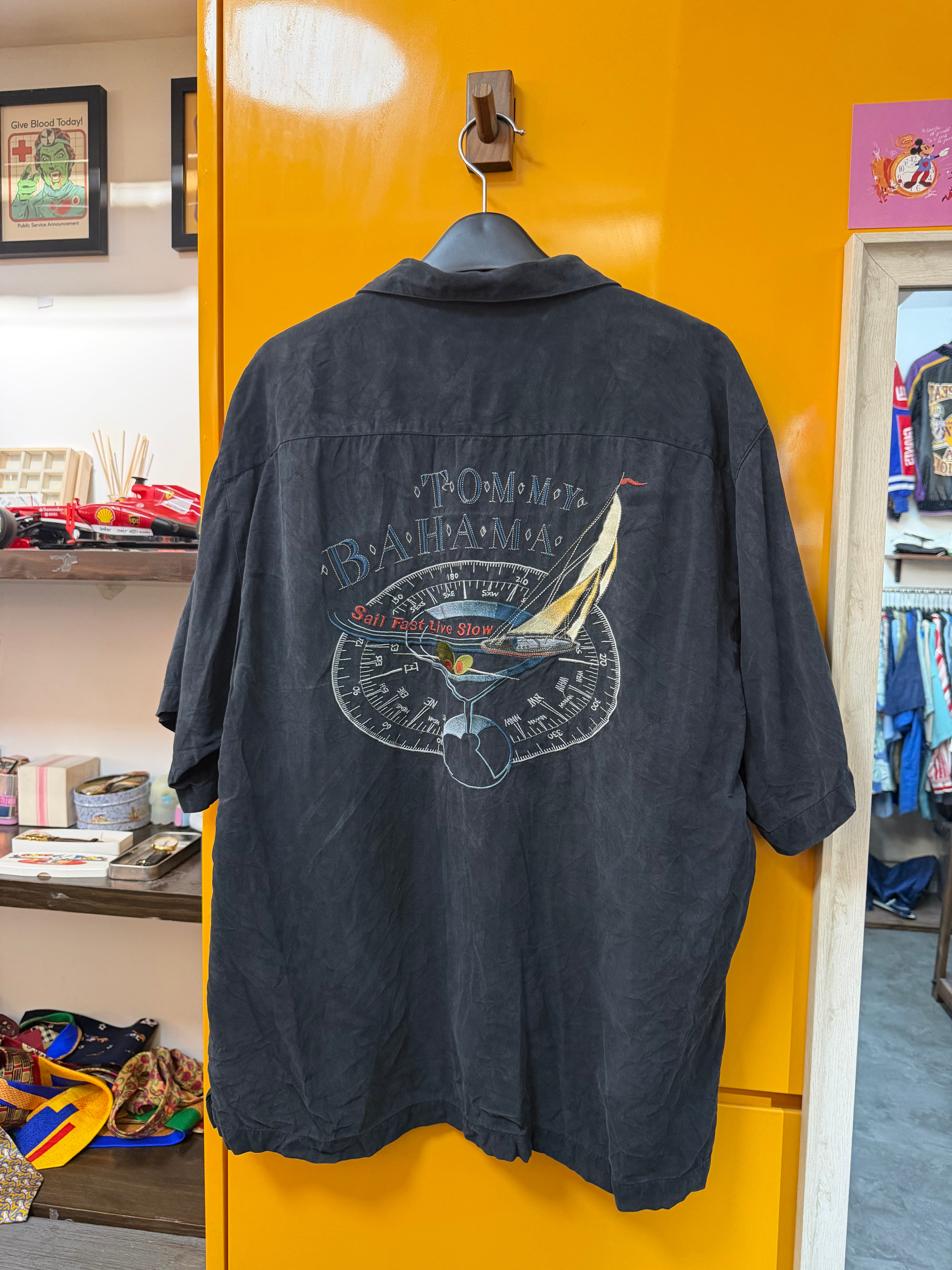 TOMMY BAHAMA SHIRT - L