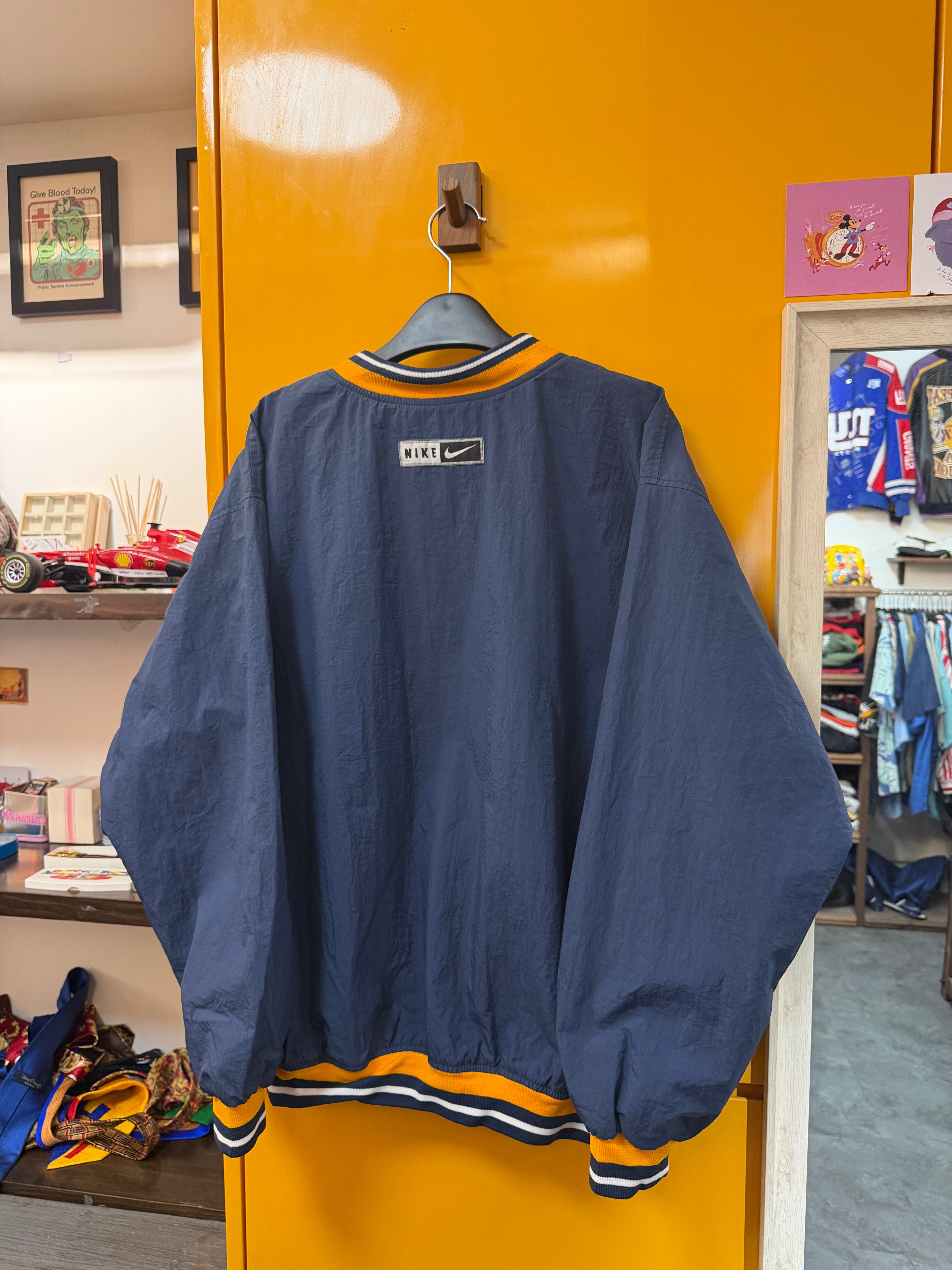 NIKE PULLOVER - L