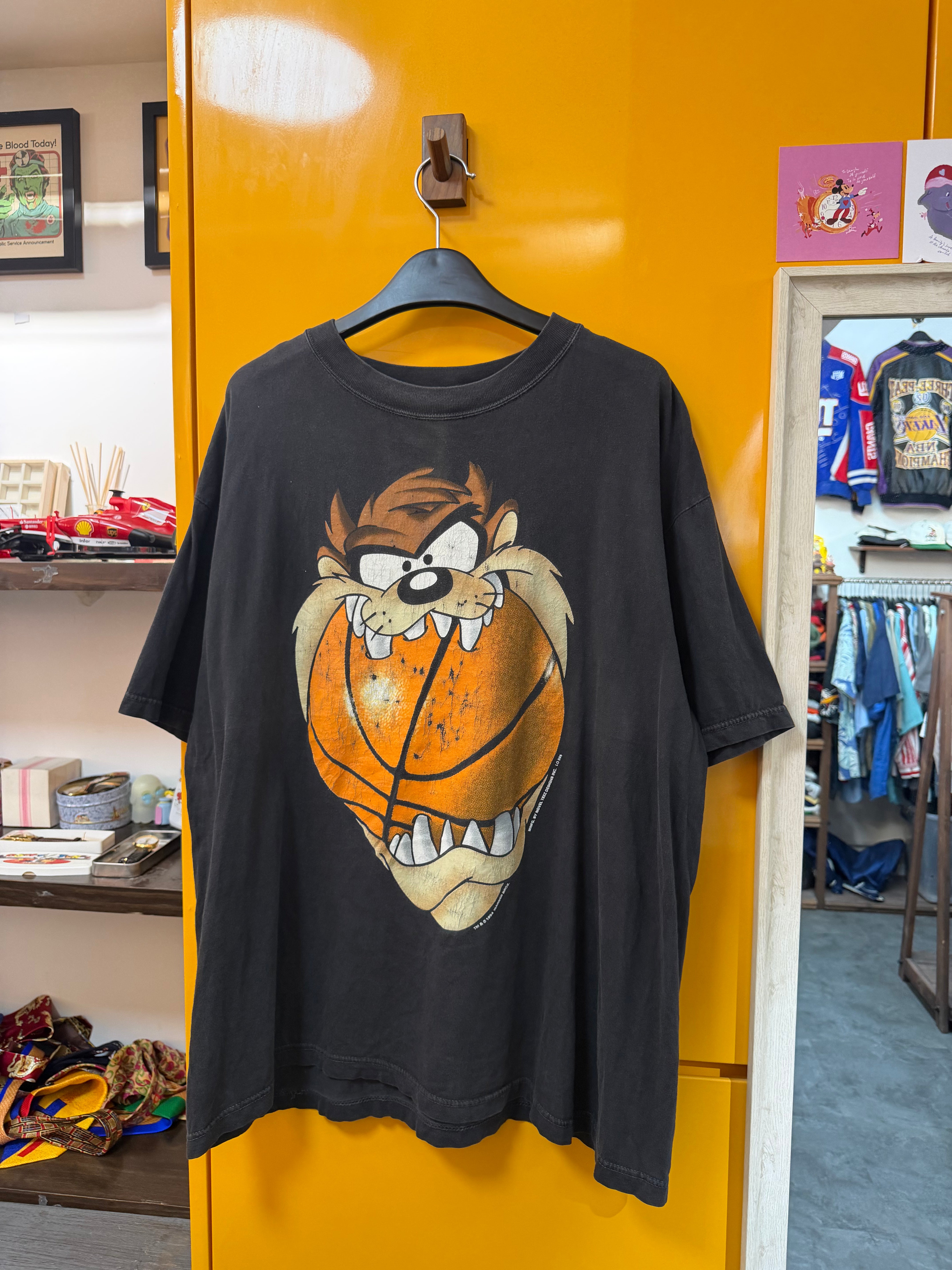 LOONEY TUNES TEE - XL
