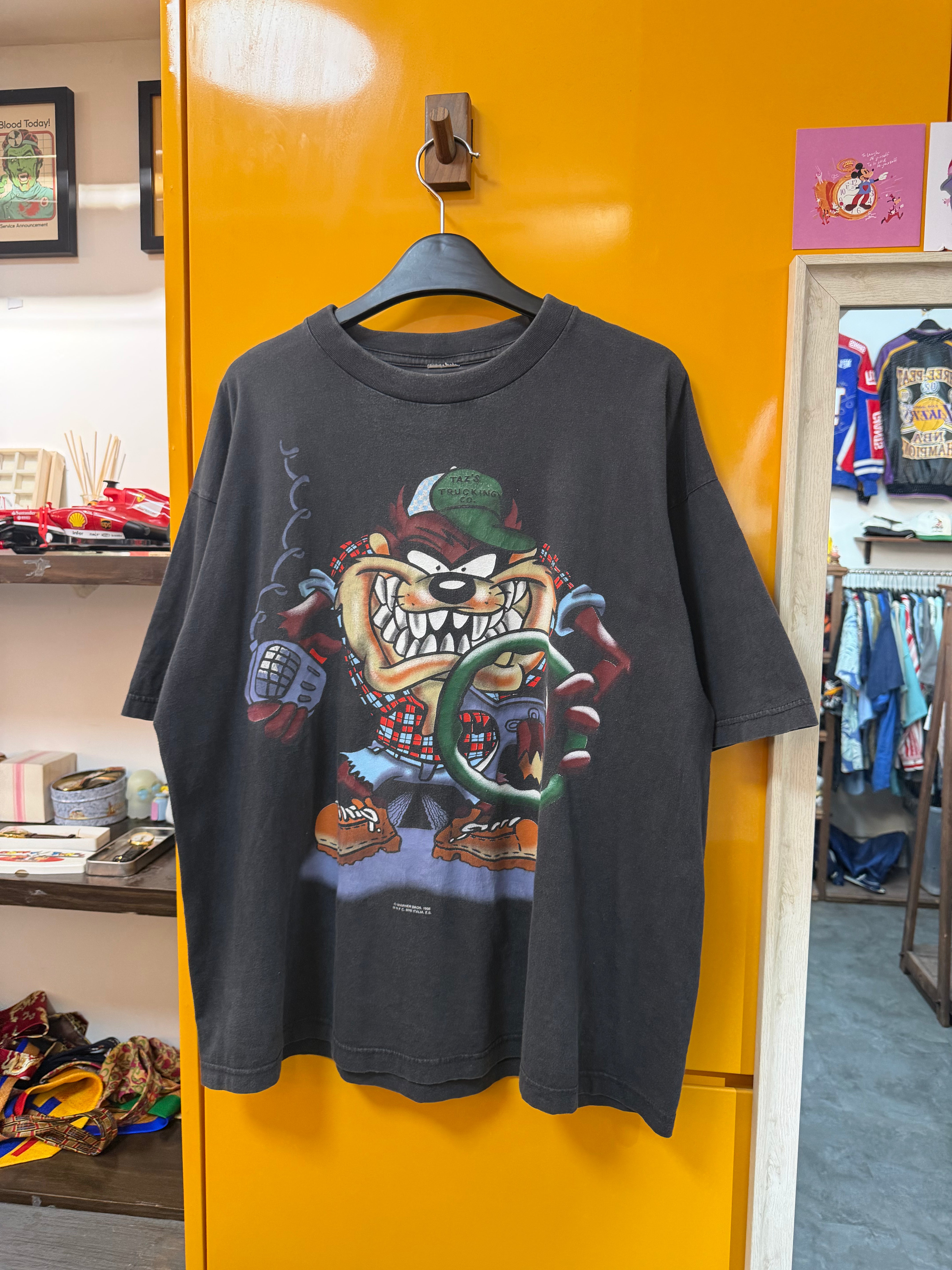 LOONEY TUNES TEE - L-XL