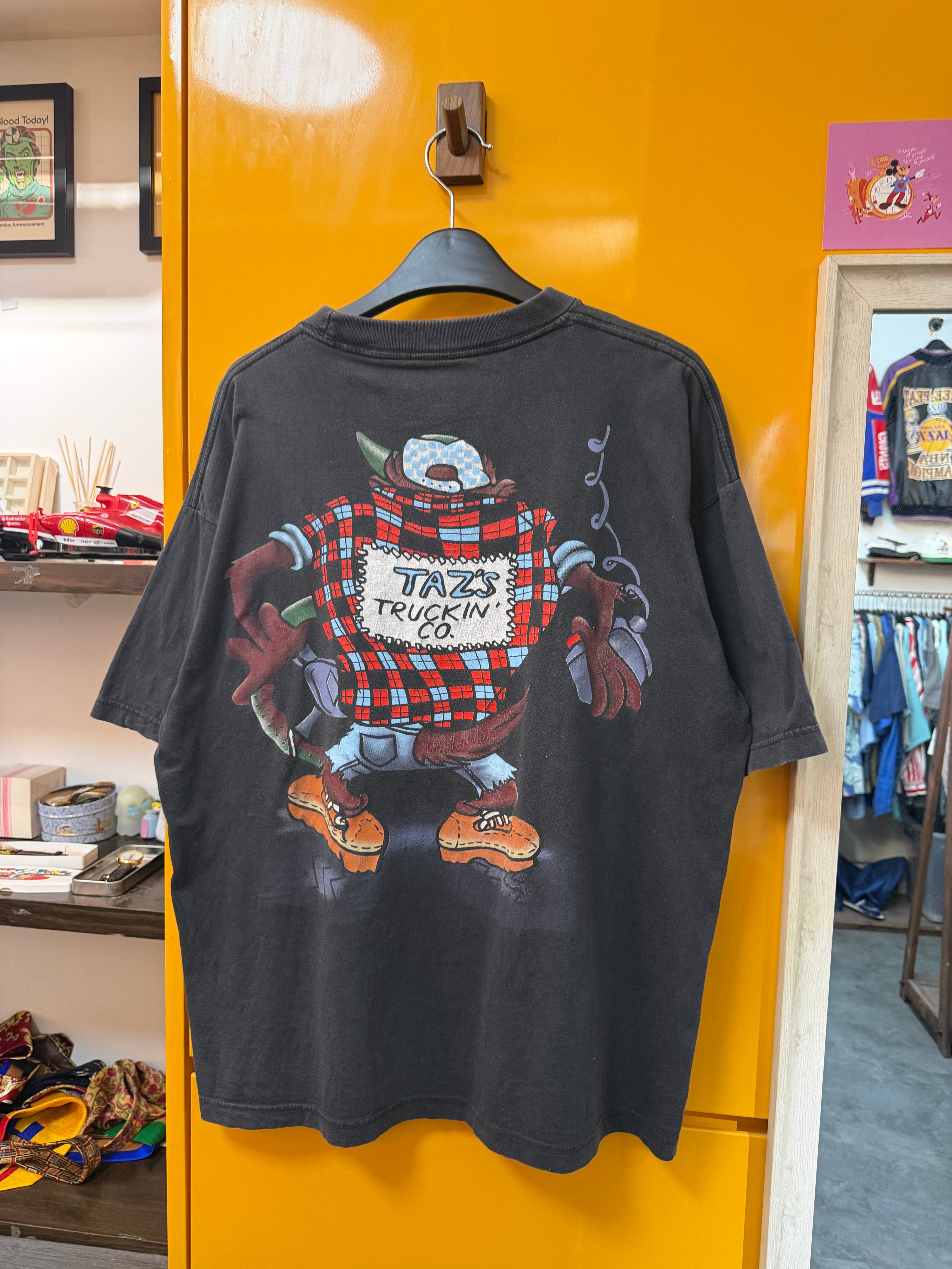 LOONEY TUNES TEE - L-XL