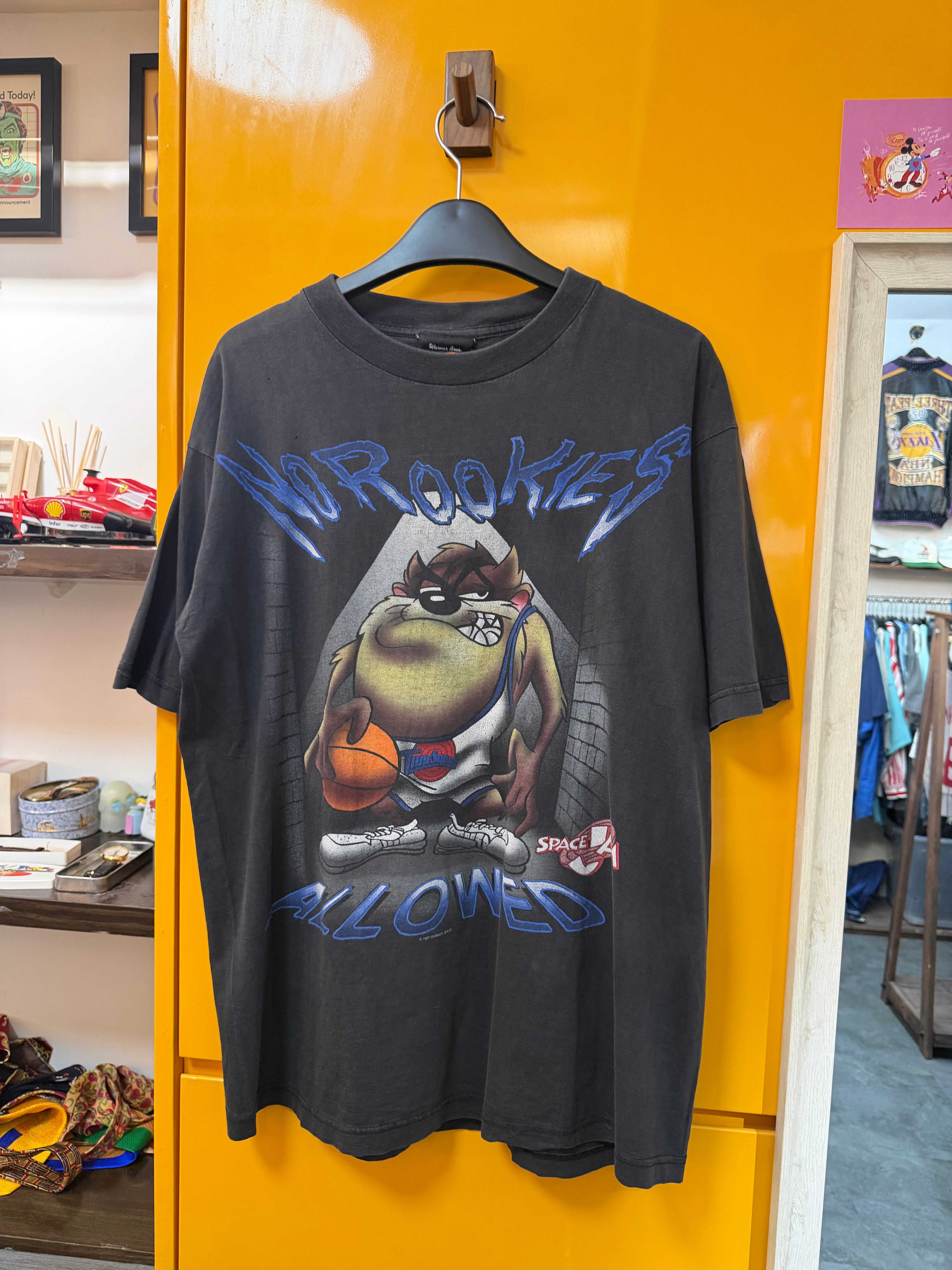 LOONEY TUNES TEE - M-L