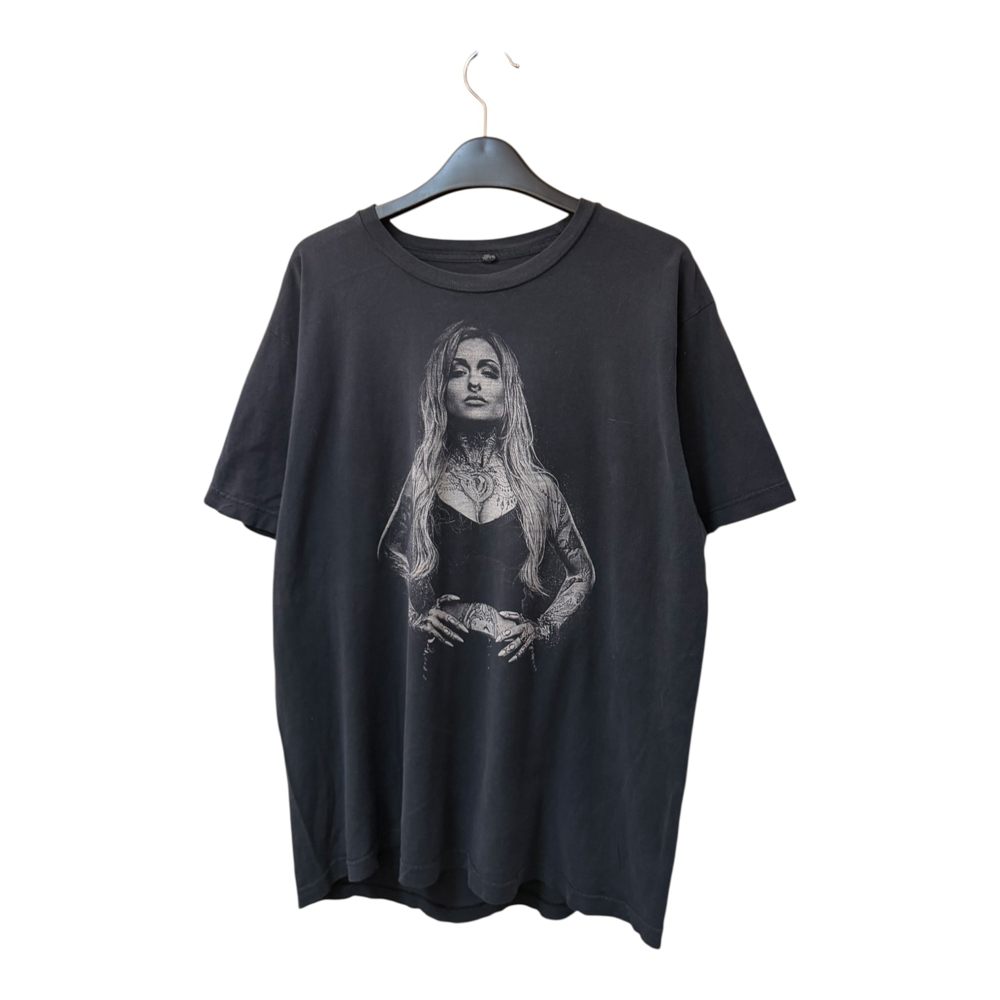 GRAPHIC TEE