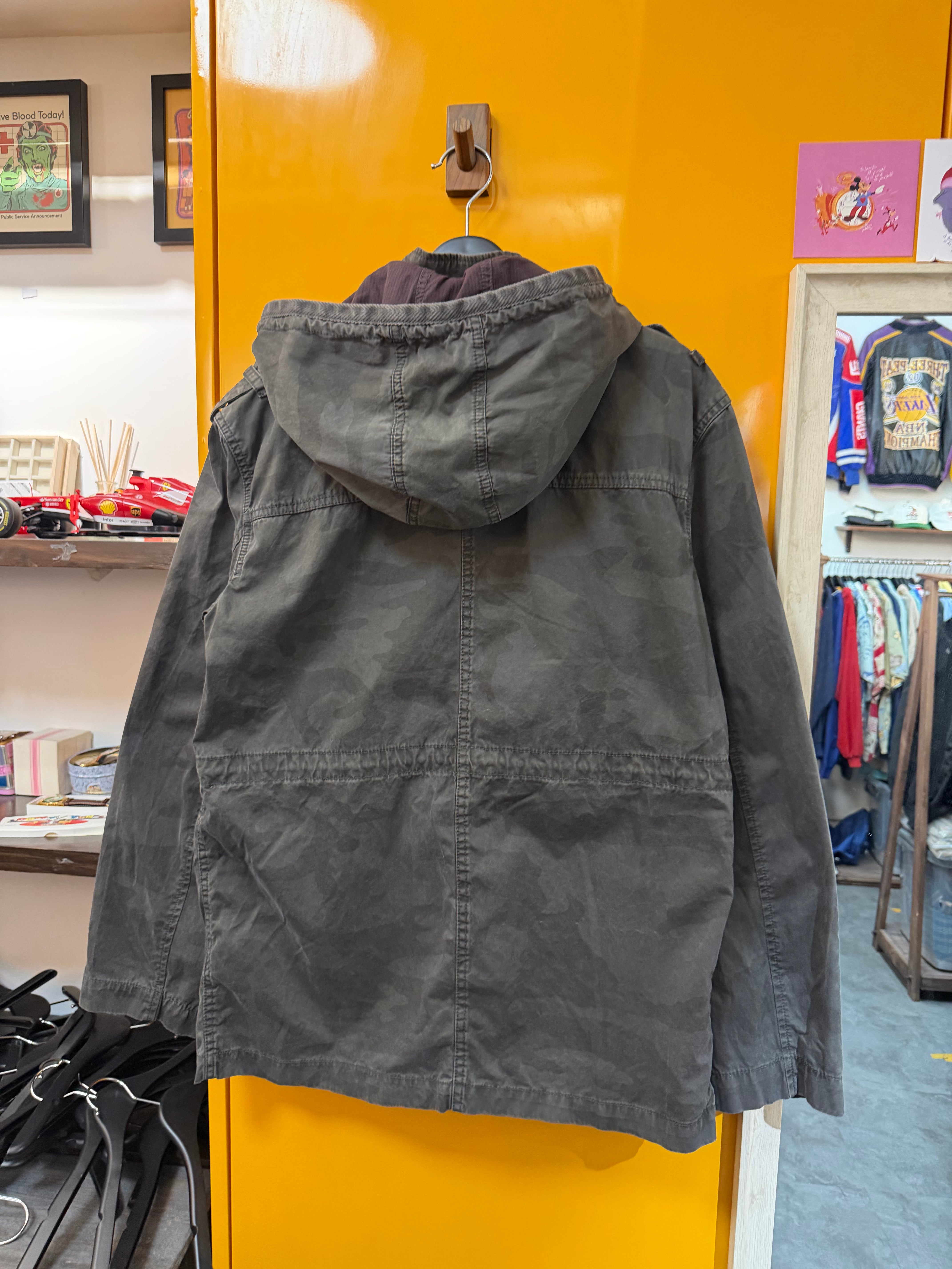 HILFIGER DENIM JACKET - M