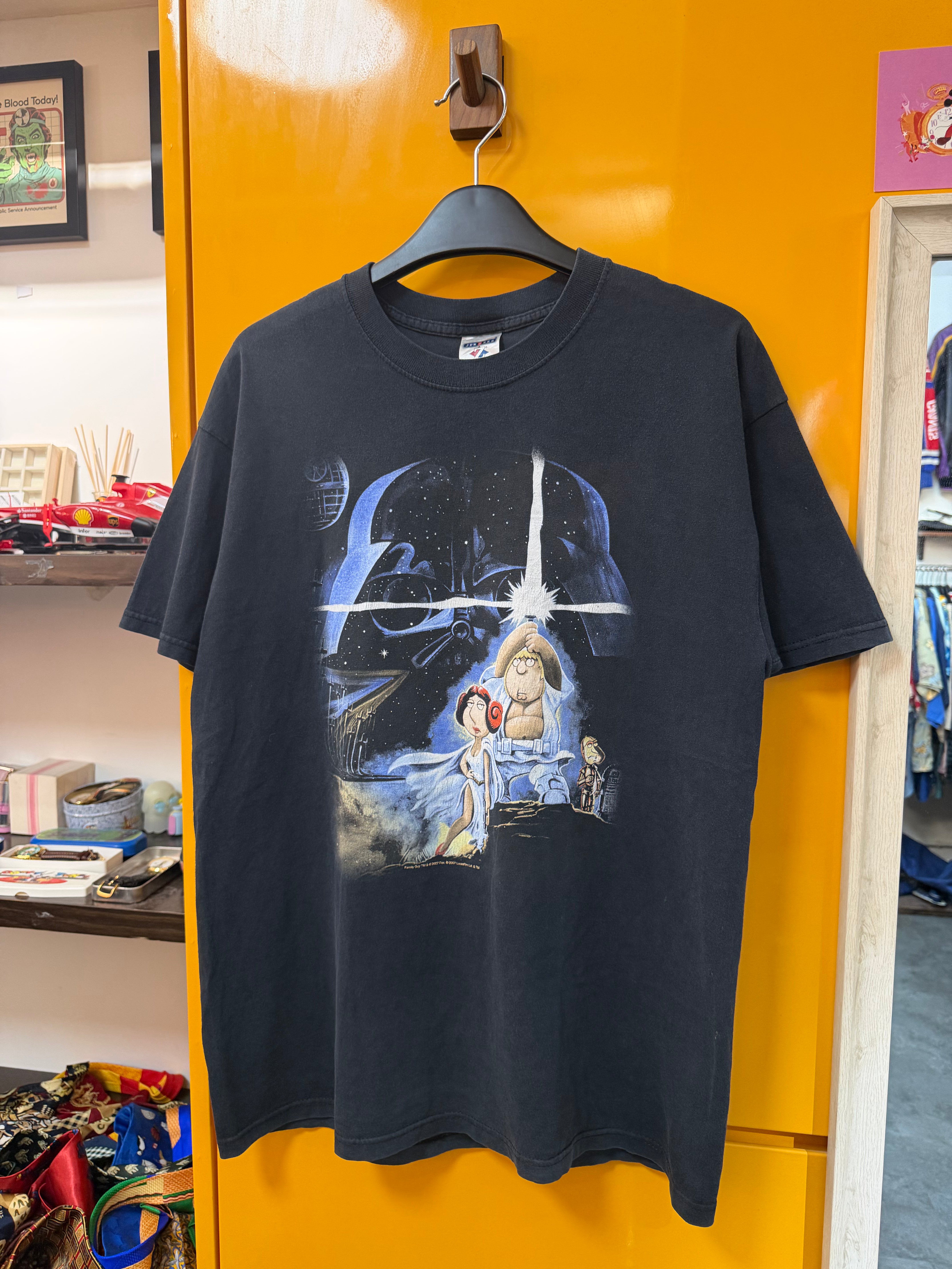 FAMILY GUYS STAR WAR Tee - M-L