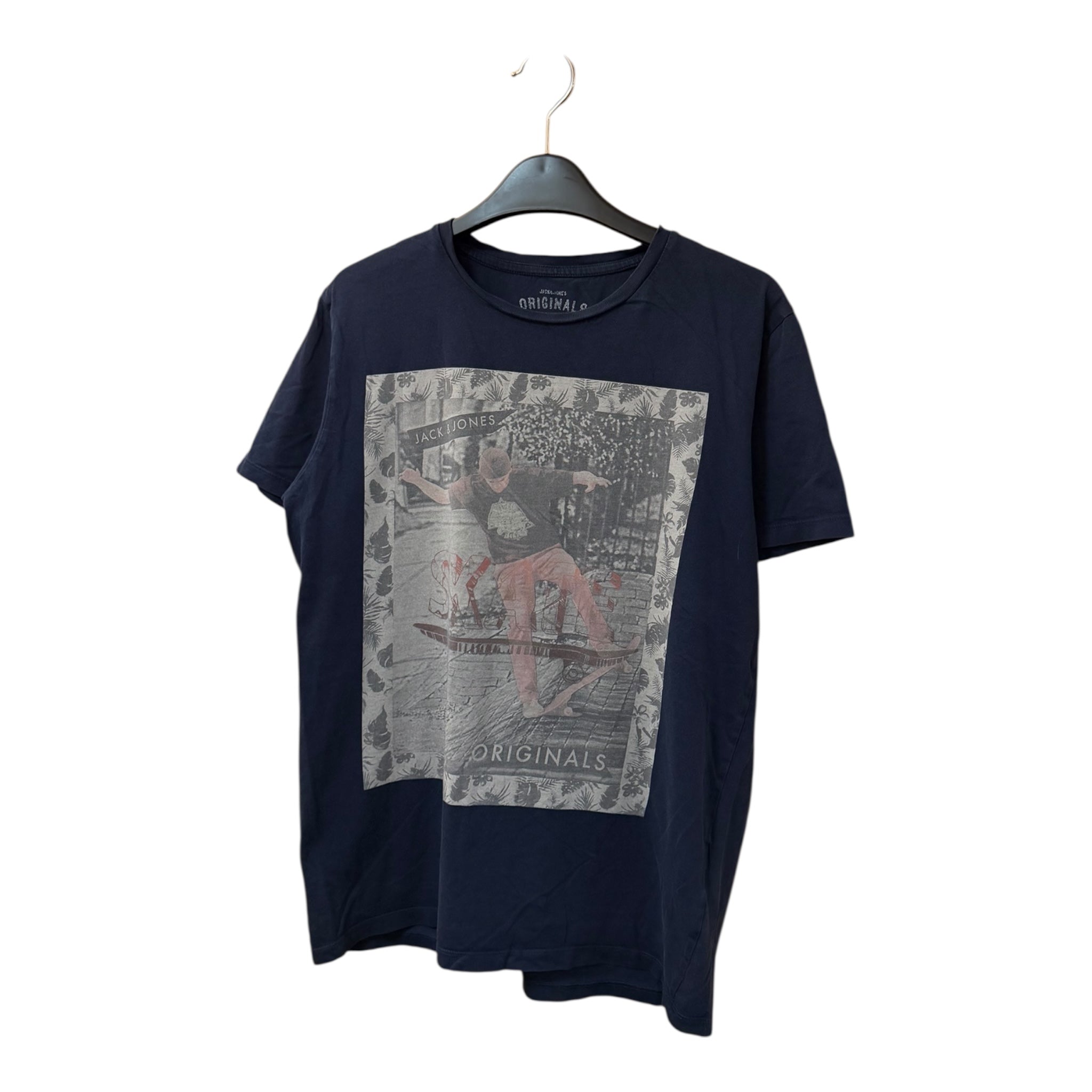 GRAPHIC TEE